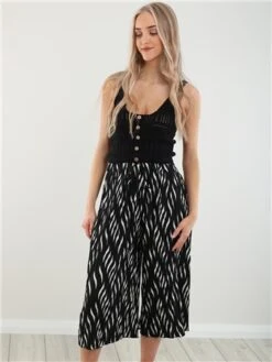 Qed Black / White Pleat Pattern Wide Leg Trousers